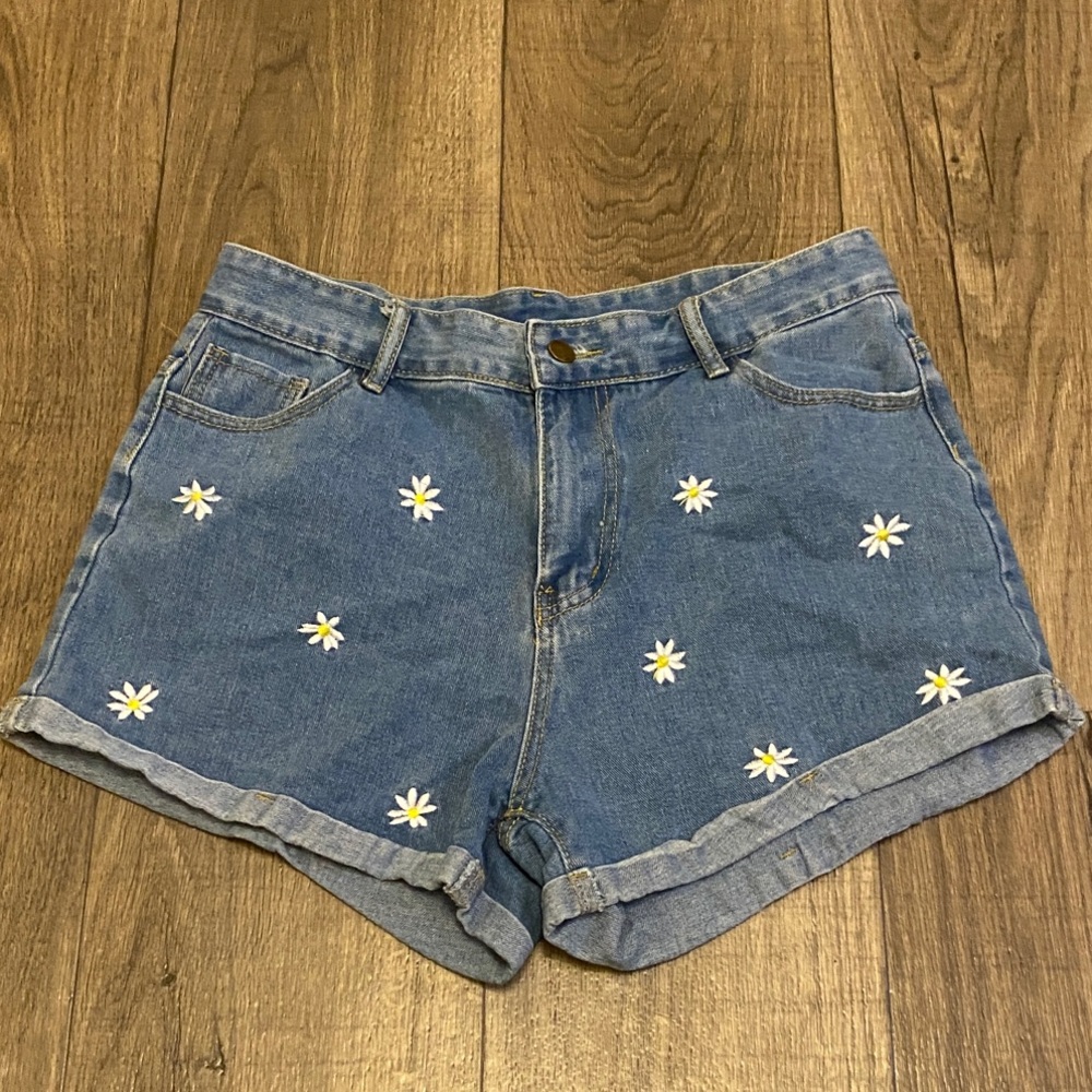 SHEIN Blue Jean Shorts with Daisy Embroidery size large